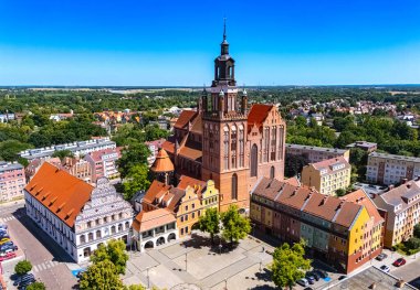 Batı Pomeranya Voyvoda St. Mary Kilisesi ile Stargard manzarası, Polonya.
