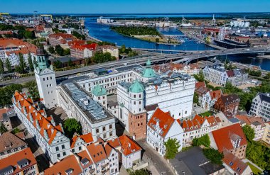 Batı Pomeranya Voyvoda, Polonya 'daki Szczecin eski kasabasındaki Ducal Kalesi manzarası