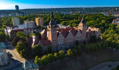 Polonya 'nın kuzeybatısındaki Batı Pomeranya Voyvoda Szczecin' deki Chrobry Embankment manzarası
