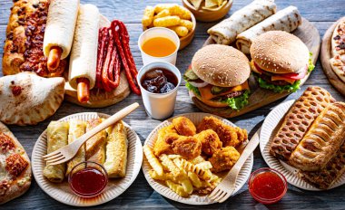 Yiyecekler kanser riskini arttırıyor. Abur cubur.