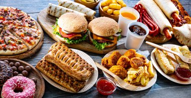 Yiyecekler kanser riskini arttırıyor. Abur cubur.