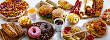 Yiyecekler kanser riskini arttırıyor. Abur cubur.