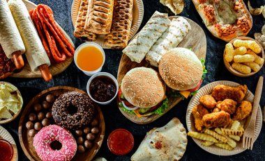 Yiyecekler kanser riskini arttırıyor. Abur cubur.