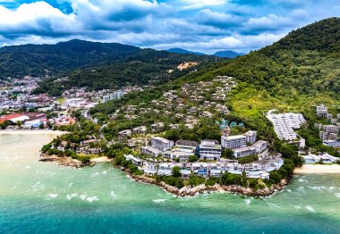 Patong yakınlarındaki Phuket Adası, Tayland 'daki Kamala Sahili' nin havadan görüntüsü..