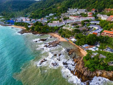 Tayland 'ın Phuket Adası' ndaki Patong 'daki Kalim Sahili' nin havadan görüntüsü.