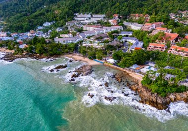 Tayland 'ın Phuket Adası' ndaki Patong 'daki Kalim Sahili' nin havadan görüntüsü.