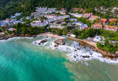 Tayland 'ın Phuket Adası' ndaki Patong 'daki Kalim Sahili' nin havadan görüntüsü.