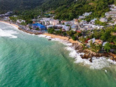 Tayland 'ın Phuket Adası' ndaki Patong 'daki Kalim Sahili' nin havadan görüntüsü.