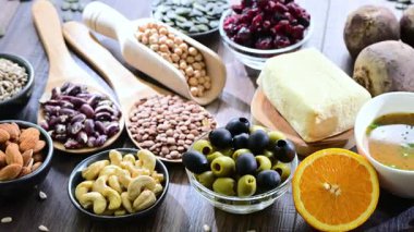 Hyaluronik asit üretimini destekleyen gıdalar.