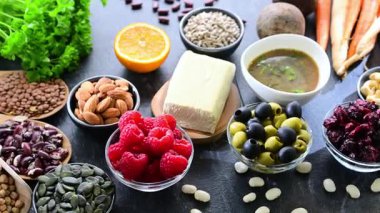 Hyaluronik asit üretimini destekleyen gıdalar.