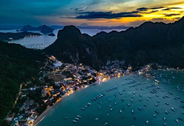 Filipinler 'in Palawan Adası' nın kuzeyindeki El Nido 'nun hava manzarası.