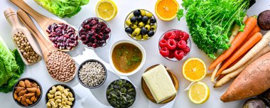 Hyaluronik asit üretimini destekleyen gıdalar.