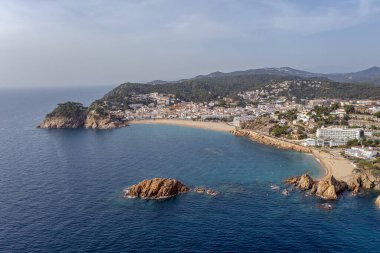 Tossa de Mar 'ın popüler köyü Costa Brava, Katalonya, Akdeniz, İspanya, hava manzarası