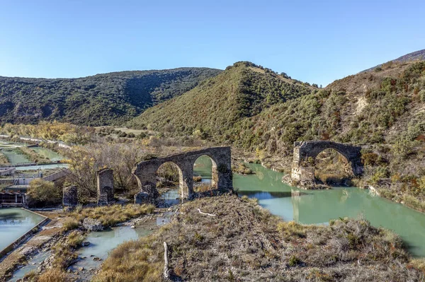Puente Roncalés Construcción Medieval Con Siete Arcos Semi Ruinas Situado —  Fotos de Stock