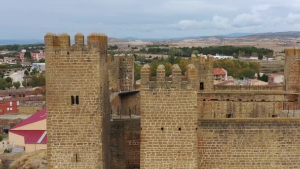 Die Burg Von Sadaba Auf Einem Felsen Auf Einem Kleinen — Stockvideo