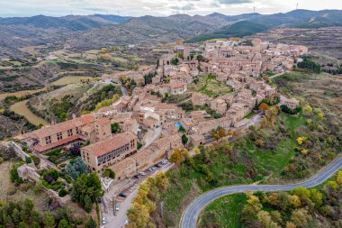 Parador Nacional de Turismo, Zaragoza, Aragon, İspanya'nın ön planda sos del Rey Catolico standları