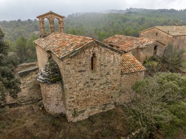 10. yüzyıldan kalma Navas Bages 'deki Santa Maria de las Iglesias Roma Kilisesi, Katalonya, İspanya