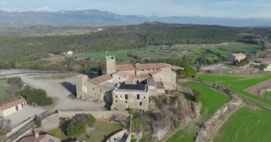 Bergada 'nın Katalan bölgesinde, Viver ve Serrateix yakınlarındaki eski bir Benedictine manastırı olan Santa Maria de Serrateix manastırı. Katalonya İspanya