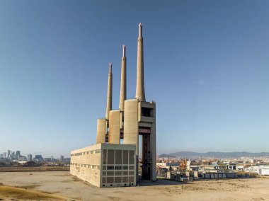 Sant Adria 'daki termik santral (Barselona), Katalonya, İspanya. Hava görünümü