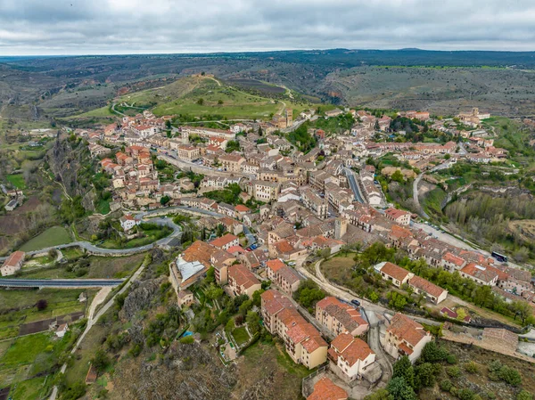 西班牙卡斯蒂利亚里昂社区中世纪的Sepulveda村的空中景观 — 图库照片