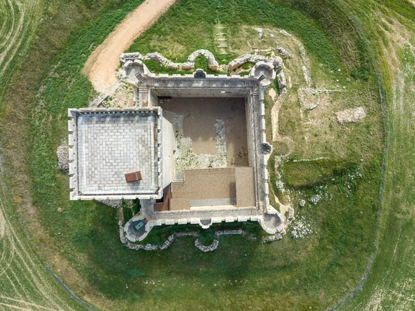Villalonso それはまだその内部とその高い防御壁を維持する中世の城です サモラ州 スペイン 平面植物の空中像の詳細 — ストック写真