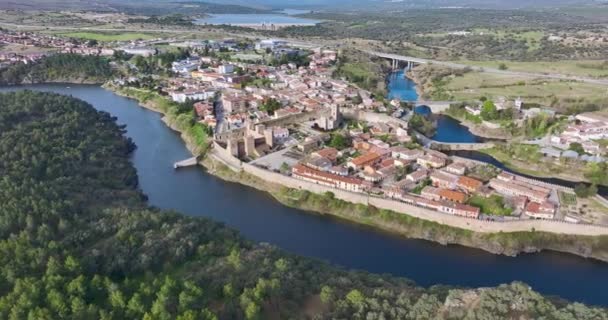 Pemandangan Udara Buitrago Del Lozoya Sebuah Desa Bersejarah Yang Terpelihara — Stok Video