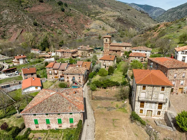 拉里奥哈省西班牙一个美丽的小镇Viniegra Abajo的圣母升天教堂 — 图库照片