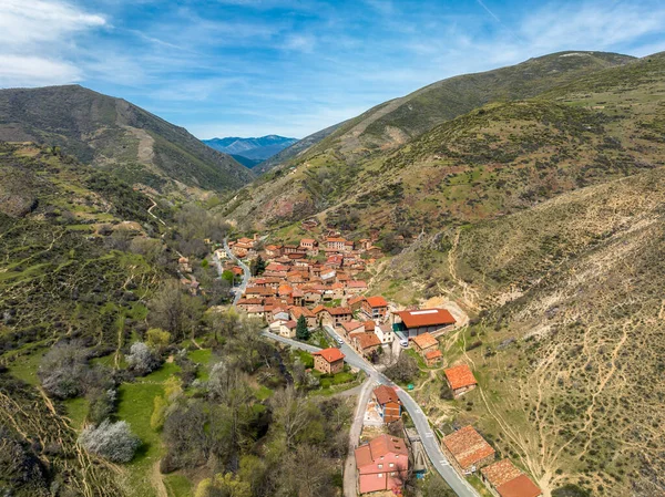 西班牙拉里奥哈省Viniegra Arriba美丽城镇的全景鸟瞰 — 图库照片