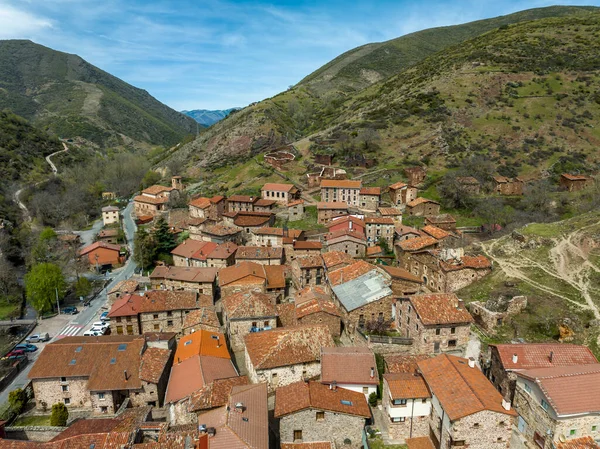 属于拉里奥哈省的西班牙Viniegra Arriba美丽城镇的空中景观 — 图库照片