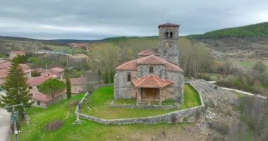 San Martin Obispo Kilisesi, Jaramillo Quemado, İspanya 'nın Burgos eyaletine bağlı güzel bir kasaba.
