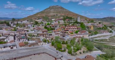 Ortaçağ kökenli güzel belediye binası Hita Guadalajara Castilla La Mancha 'da. İspanya. Seyahat Turizm Tatilleri