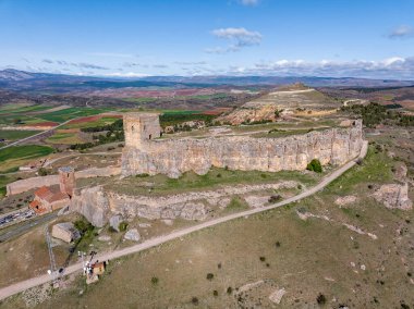 Homenaje kule Castle Atienza, Ortaçağ Kalesi onikinci yüzyılda (CID rota ve Don Kişot) Guadalajara Eyaleti, Castilla-La Mancha, İspanya.