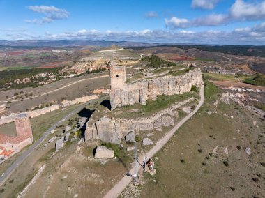 Homenaje kule Castle Atienza, Ortaçağ Kalesi onikinci yüzyılda (CID rota ve Don Kişot) Guadalajara Eyaleti, Castilla-La Mancha, İspanya.