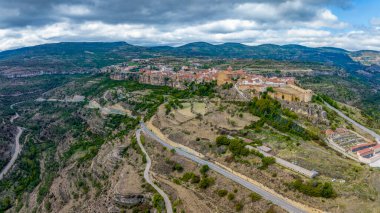 İspanyol ortaçağ kenti Cantavieja hava manzaralı, Teruel. İspanya 'nın Güzel Kasabaları