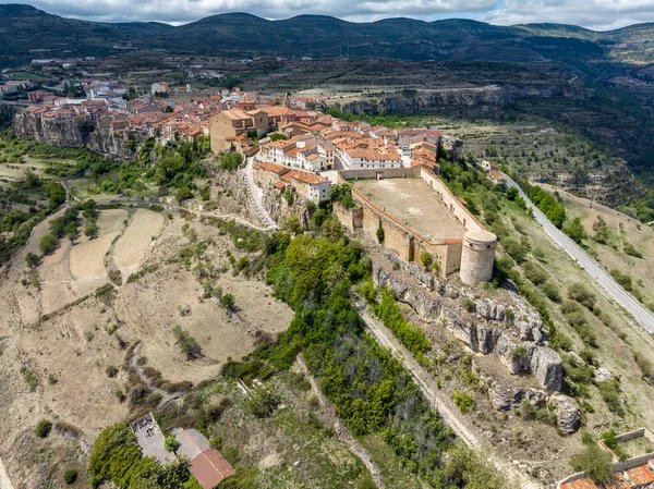Hiszpańskie Średniowieczne Miasto Cantavieja Panoramiczny Widok Lotu Ptaka Teruel Piękne — Zdjęcie stockowe