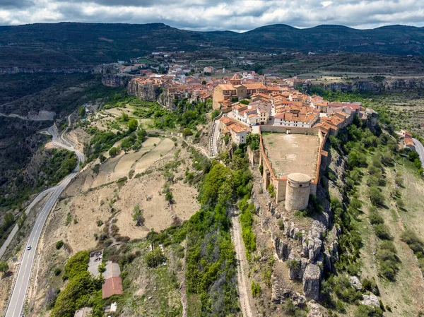 西班牙中世纪城镇坎塔维娅阵线的全景空中景观 特鲁埃尔 西班牙美丽的城镇 — 图库照片