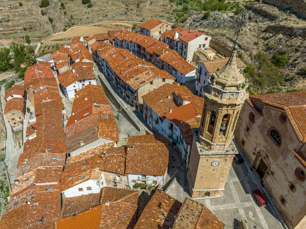 西班牙Teruel省Linares Mora的钟楼和钟楼被列为美丽的城镇 — 图库照片
