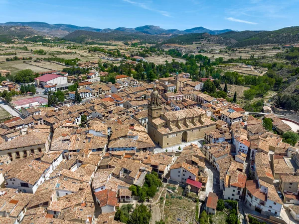 前西班牙特鲁尔省鲁比罗斯德莫拉市长圣玛丽亚大教堂被列为西班牙美丽城镇 — 图库照片