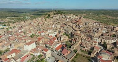 Calaceite, İspanya 'nın Aragon eyaletinde yer alan bir şehirdir. yan hava görüntüsü