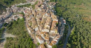 Castellon 'daki Vilafames' in hava panoramik manzarası İspanya 'nın güzel kasabaları olarak listelenmiştir.