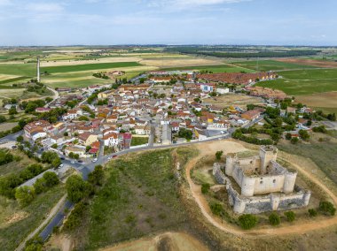 İspanya 'nın Guadalajara eyaletindeki Pioz' un panoramik hava manzarası