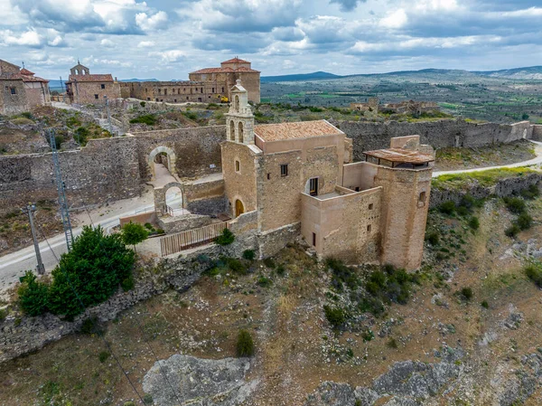 Gmina Moya Hiszpanii Należąca Prowincji Cuenca Kościół San Bartolome Widokiem — Zdjęcie stockowe