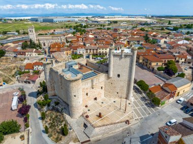 İspanya 'nın Castilla-La Mancha eyaletinde yer alan Torija belediyesinin hava panoramik manzarası.