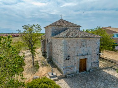 İspanya 'nın Castilla-La Mancha eyaletinin Guadalajara eyaletine bağlı Torija belediyesindeki Amparo Hanımefendisi Şapeli..