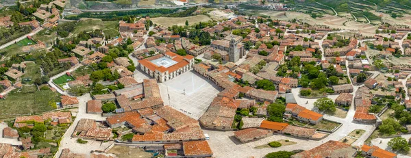 Medinaceli是西班牙索利亚省的一个城镇 位于旅游目的地卡斯蒂利亚 空中全景 被列为西班牙美丽的城镇 — 图库照片