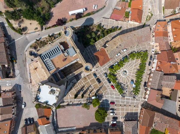 スペイン カスティーリャ マンチャ州グアダラハラ県に位置するトリヤ自治体の城とメイン広場の空中パノラマビュー — ストック写真