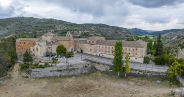 İspanya 'nın Guadalajara bölgesindeki Pastrana' daki Carmen Manastırı 'nın panoramik hava görüntüsü