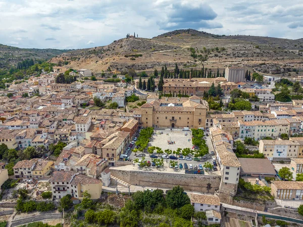 西班牙瓜达拉哈拉省帕斯特拉纳的空中景观 美丽的城镇之一 公爵宫 免版税图库照片