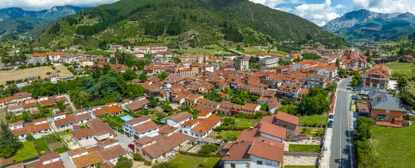 Potes Cantabria General View 该人口属于Cantabria社区 位于Picos Europa脚下 西班牙美丽的城镇 图库图片