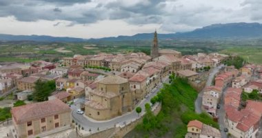 Briones La Rioja 'nın Hanımı Kilisesi İspanya' nın güzel kasabasını aday gösterdi.